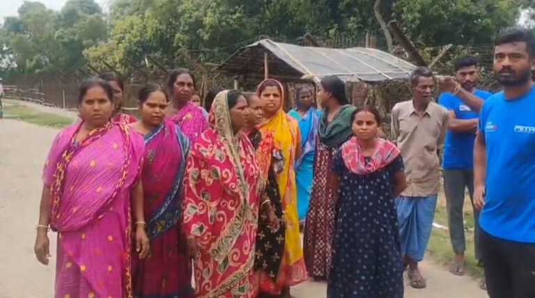 প্রকৃত উপভোক্তারা বঞ্চিত! আবাস যোজনার তালিকা নিয়ে ক্ষোভ গ্রামবাসীদের।