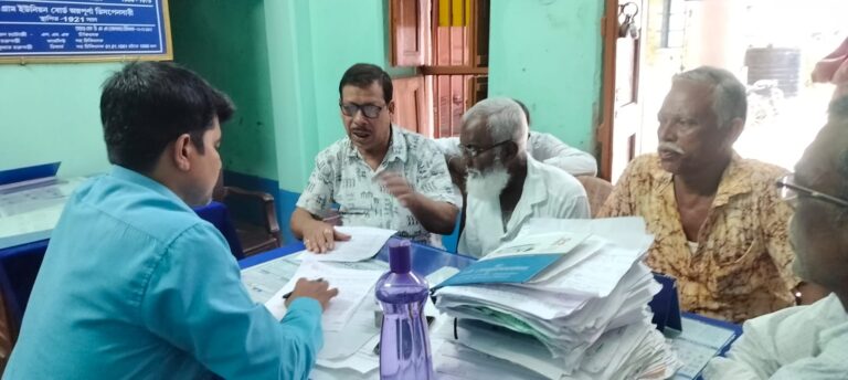 ১০০ দিনের কাজ থেকে রাস্তা সংস্কার—একাধিক দাবিতে ধাত্রীগ্রাম পঞ্চায়েতে স্মারকলিপি প্রদান।