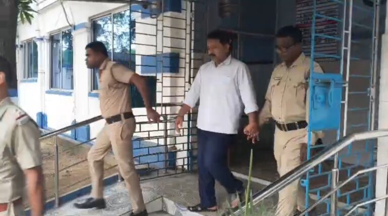 তোলাবাজি-সহ একাধিক অভিযোগে তৃণমূল নেতা অপার্থিব ইসলাম ফাগুন গ্রেপ্তার।