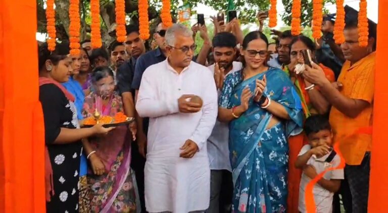 সাংসদ তহবিলের অর্থে একতারপুরে কংক্রিটের রাস্তার উদ্বোধন, অন্নপূর্ণা যোজনা নিয়েও মুখ খুললেন মন্ত্রী দিলীপ ঘোষ।