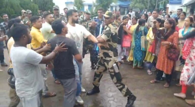 অন্নপূর্ণা প্রকল্পের সুবিধা না পেয়ে মাটিগাড়া বিডিও অফিসে মহিলাদের বিক্ষোভ।