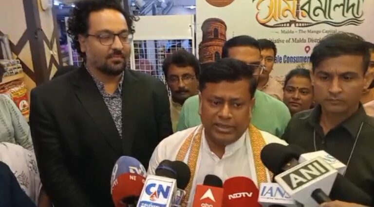 মালদায় ‘আমার মালদা’ স্টল উদ্বোধনে সুকান্ত, বারুইপুর কাণ্ডে পুলিশের পাশে দাঁড়ালেন কেন্দ্রীয় মন্ত্রী।