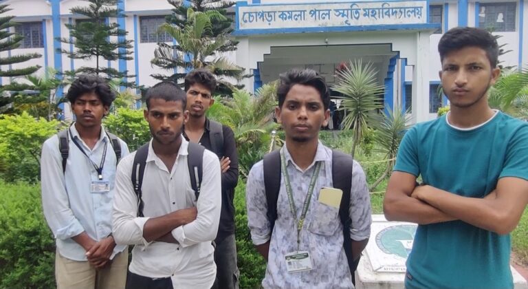 চোপড়া কলেজে রাজনৈতিক উত্তেজনা, ভয়মুক্ত শিক্ষার পরিবেশের দাবিতে সরব ছাত্রছাত্রীরা।