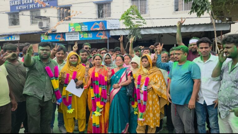 অনাস্থার পর নতুন সমীকরণ, সামসী পঞ্চায়েতে প্রধান নির্বাচিত টুম্পা সরকার।