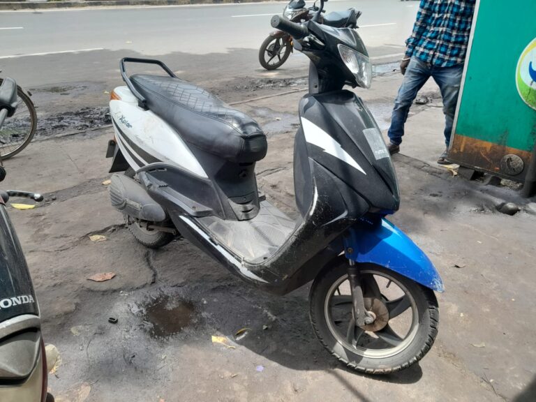 বিটি রোডে মর্মান্তিক দুর্ঘটনা, লরির ধাক্কায় প্রাণ গেল দুই খুদে স্কুল পড়ুয়ার।