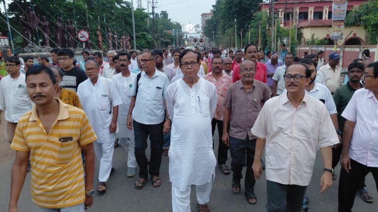 শিক্ষাঙ্গনে হিংসার প্রতিবাদ, মেদিনীপুরে নাগরিক মিছিলে মহম্মদ সেলিম-সহ বাম নেতৃত্ব।