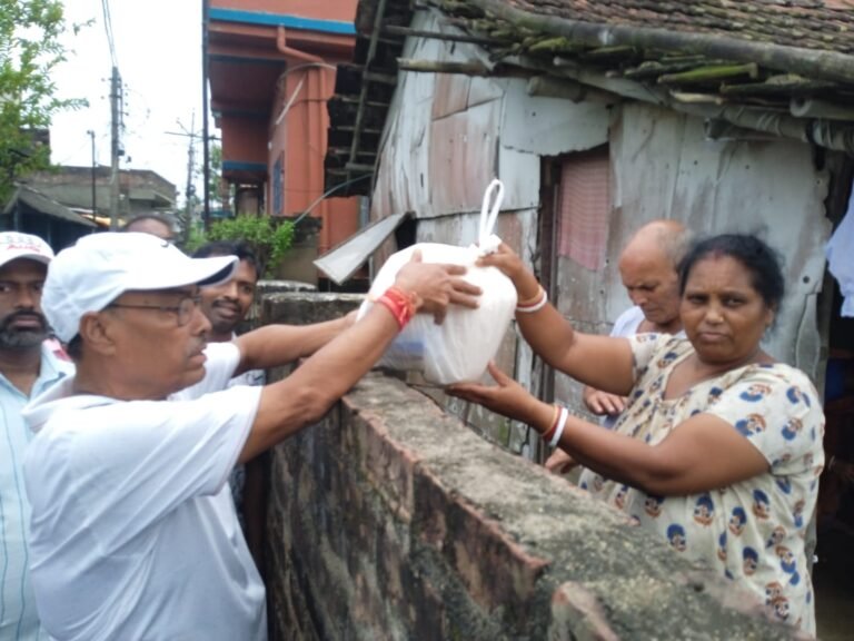 জমা জলের সমস্যা থেকে রাতের আলো—প্রতিশ্রুতি পূরণে ডোমজুড়ে গোবিন্দ হাজরা।