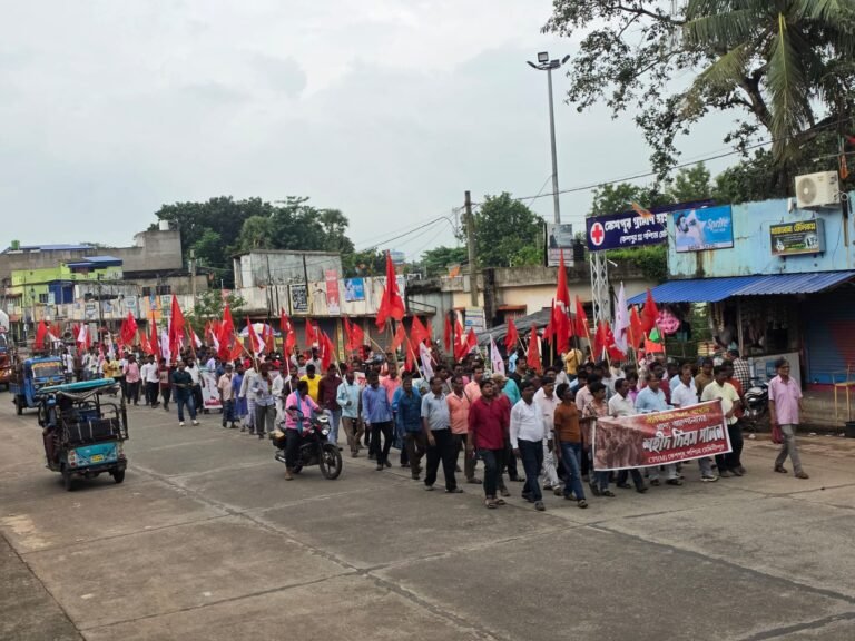 খাদ্য আন্দোলনের শহীদদের স্মরণ, কেশপুরে কয়েকশো বাম কর্মী-সমর্থকের মিছিল।