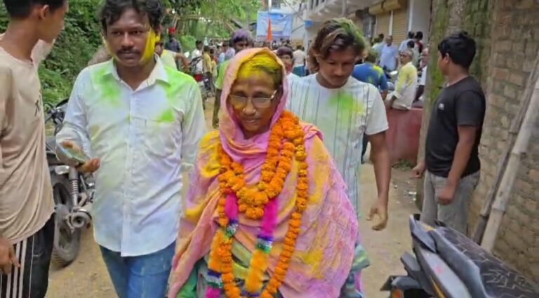 দীর্ঘ রাজনৈতিক জটিলতার অবসান, অর্জুনপুর পঞ্চায়েতের নতুন প্রধান শাকিলা বিবি।