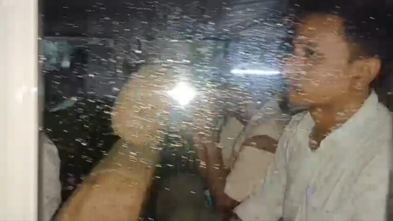 ৯১ পড়ুয়ার ট্যাবের টাকা অন্য অ্যাকাউন্টে! কেন্দপুকুর স্কুলের প্রধান শিক্ষক-করণিক গ্রেফতার।