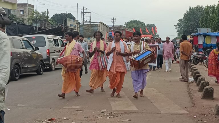 হরিনাম সংকীর্তনে মুখর চন্দ্রকোনারোড, জন্মাষ্টমী উপলক্ষে VHP-র বর্ণাঢ্য শোভাযাত্রা