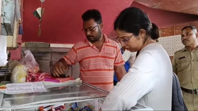 বিরিয়ানিতে ক্ষতিকারক কৃত্রিম রং নয়, কালনায় দোকানদারদের কড়া বার্তা খাদ্য সুরক্ষা আধিকারিকদের।