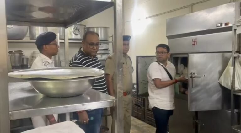 খাবারে পোকা-আরশোলা ও অস্বাস্থ্যকর পরিবেশের অভিযোগ, শিলিগুড়িতে একাধিক প্রতিষ্ঠান সিল।