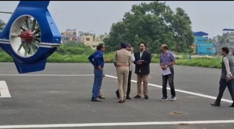 গঙ্গার বাঁধ ভেঙে প্লাবিত ভূতনি, হেলিকপ্টারে এলাকা পরিদর্শনে রাজেশ সিনহা।