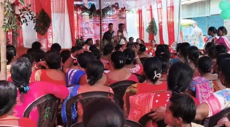 শীতলকুচির আক্রাহাটে রক্তদান শিবির, উদ্যোগ মহিলা মোর্চার ৪, ৫ ও ৬ নম্বর মণ্ডলের।