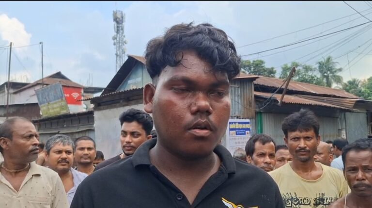 নিগমনগর বাজারে নিরাপত্তাকর্মীকে মারধরের অভিযোগ, দিনহাটা-সাহেবগঞ্জ রুটে অবরোধে ভোগান্তি।