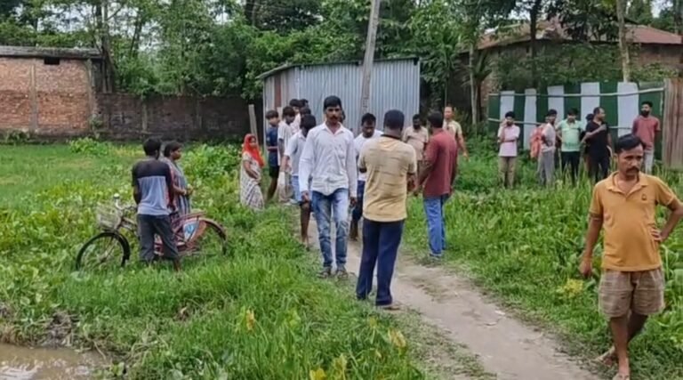 দরজা ভেঙে ঘরে ঢুকতেই বাবা-মায়ের দেহ, দিনহাটায় দম্পতির মৃত্যু ঘিরে রহস্য।