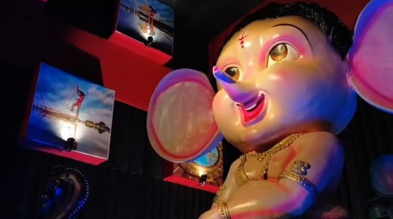 মৎস্যজীবীদের জীবনকথায় সেজেছে মণ্ডপ, মাঝির সাজে মর্তে গণপতি কুঁদঘাটে।