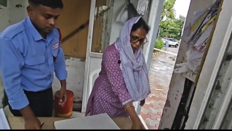 SIR আধিকারিকদের ঘেরাও-হামলার অভিযোগের তদন্ত, NIA দফতরে হাজির সাবিনা ইয়াসমিন।