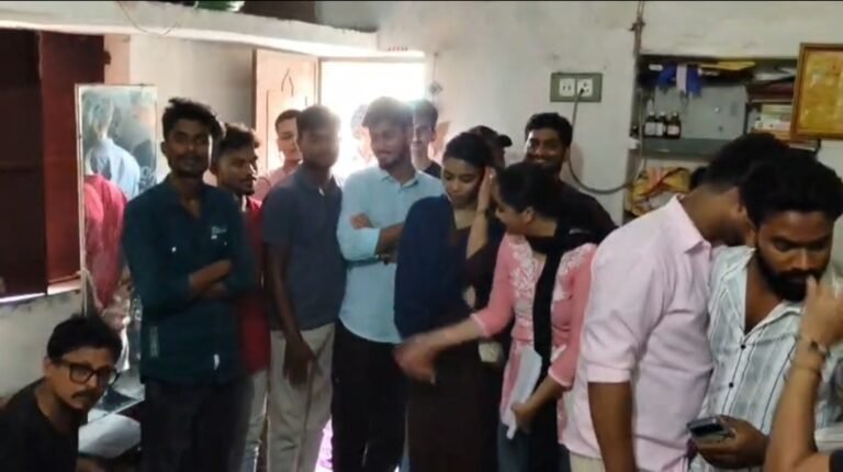 জন্তর মন্তরের কর্মসূচির ছবি পোস্টের পর হামলার অভিযোগ, জামুড়িয়ায় চাঞ্চল্য।