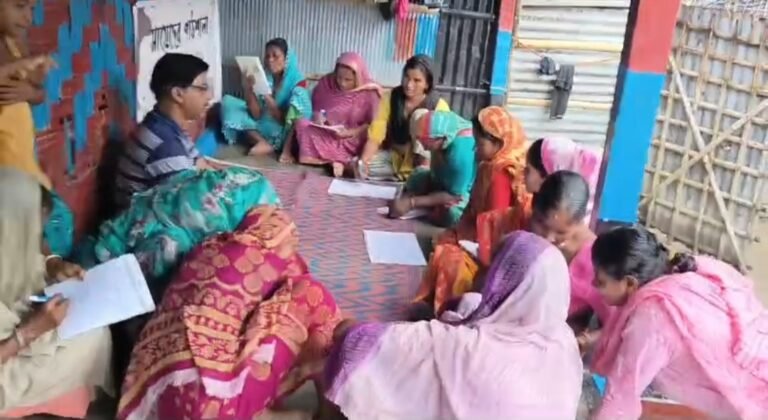 ‘মায়েদের পাঠশালা’য় সাক্ষরতার আলো, সুশান্ত নন্দীর উদ্যোগ পেল টেলিগ্রাফ স্কুল অ্যাওয়ার্ড।