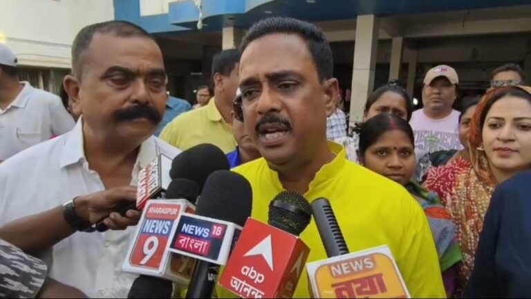 কল্যাণী ঘোষের বিরুদ্ধে অনাস্থা প্রস্তাব পাস, ২৪ পুরপ্রতিনিধির সমর্থন।