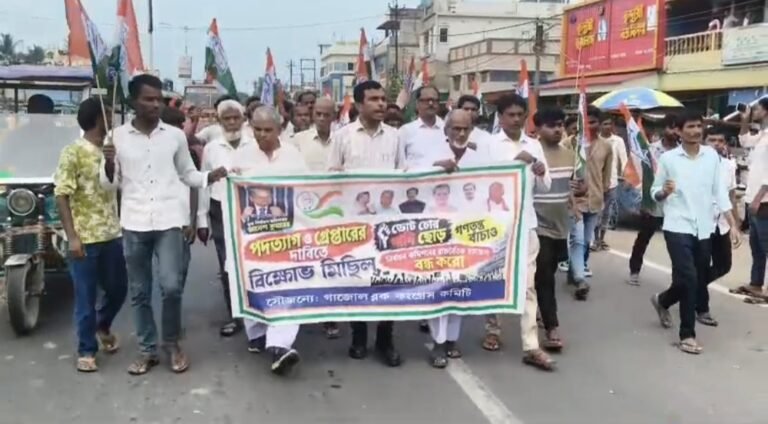 মুখ্য নির্বাচন কমিশনারের বিরুদ্ধে সরব কংগ্রেস, গাজোলে মিছিল ও পথসভা।