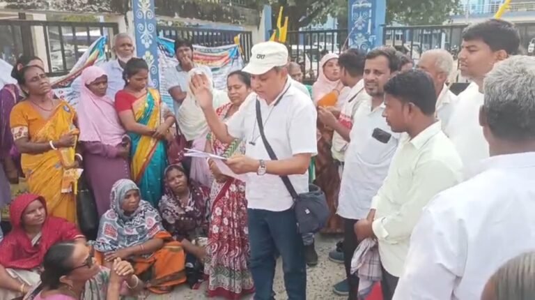 SIR বাতিল থেকে শিক্ষক নিয়োগ, ১৬ দফা দাবিতে রায়গঞ্জে ১০ সামাজিক সংগঠনের স্মারকলিপি।