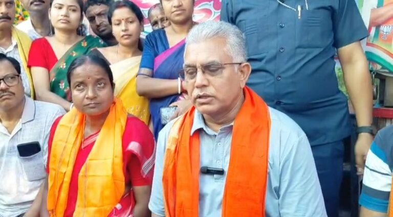 মুখ্যসচিবকে নিয়ে মন্তব্যে আদালতের নির্দেশ, মহুয়া মৈত্রকে নিশানা করে কী বললেন দিলীপ ঘোষ?