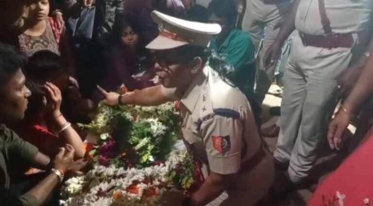 গড়বেতার রসকুণ্ড মোড়ে পথ দুর্ঘটনায় মৃত্যু হোমগার্ডের, পরিবারকে সমবেদনা পুলিশ সুপারের।
