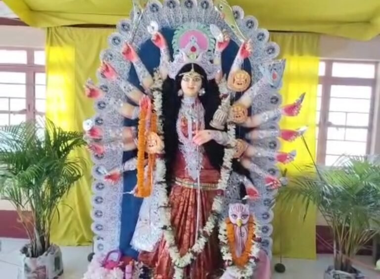 দশভুজা নয়, ১৮ হাতের মহালক্ষ্মী! গাঙ্গুরিয়া সারদা তীর্থ আশ্রমে ব্যতিক্রমী পুজোর আয়োজন।