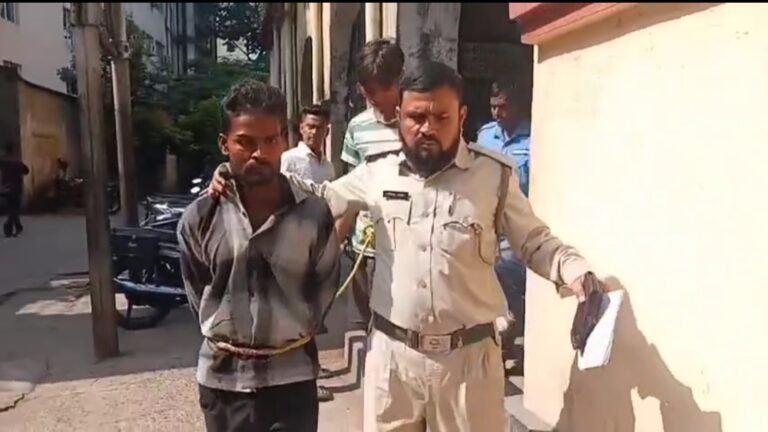 ইংরেজবাজারের নুনবহিতে পুলিশের অভিযান, ব্রাউন সুগার-সহ গ্রেপ্তার বিহারের সুমিত কুমার।