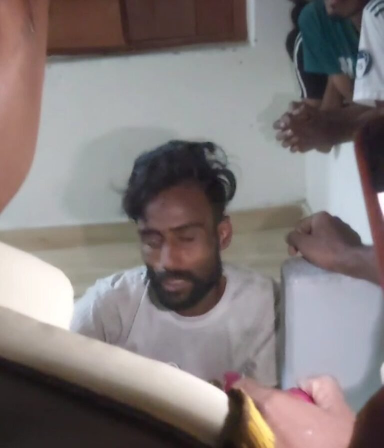 নারকেল চুরি করতে গিয়ে বিপত্তি, ধরা পড়ার ভয়ে সারাদিন গাছের মাথায় যুবক।