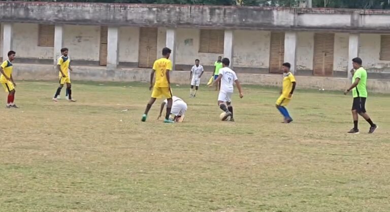 যুবসমাজকে মাদক থেকে দূরে রাখতে উদ্যোগ, ফুটবল ম্যাচের পাশাপাশি সচেতনতা প্রচার মালদা পুলিশের।