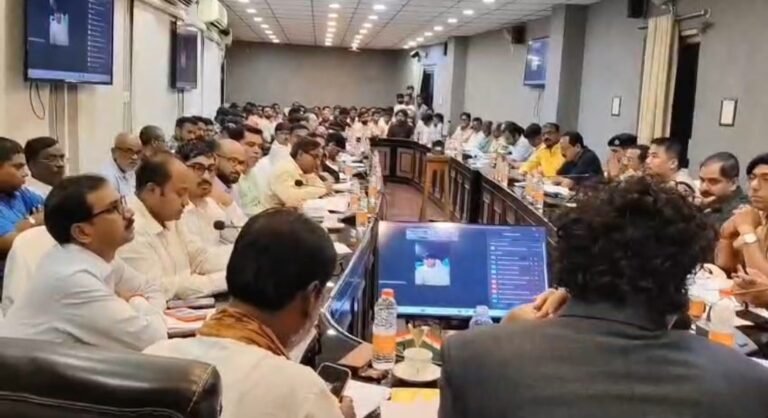 উৎসবের মরশুমে নিরাপত্তা ও আইনশৃঙ্খলা রক্ষায় বিশেষ নজর, মালদায় প্রশাসনিক বৈঠক।